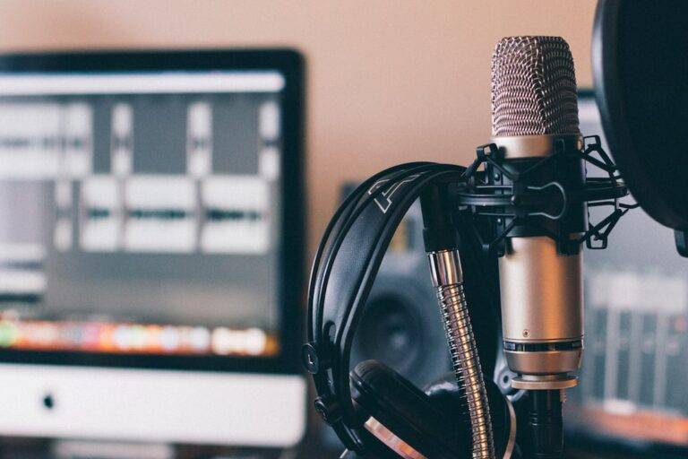 How Podcasting Could Be Your Secret Weapon for Clinic Marketing | Beau B Content